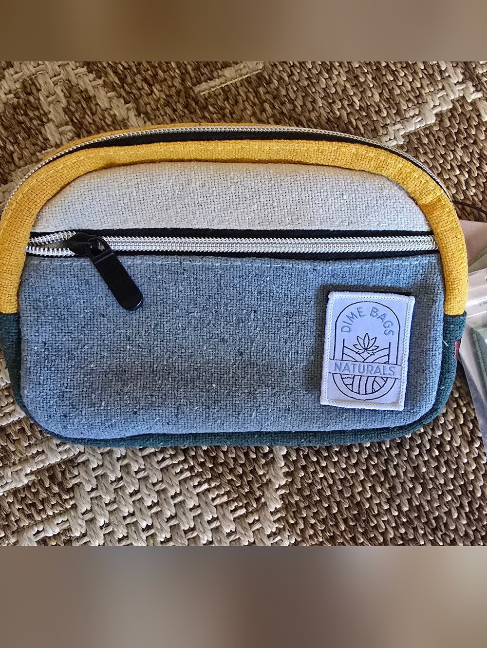 Unisex Crossbody Bag – Compact Everyday Carry with Multiple Pockets NWT